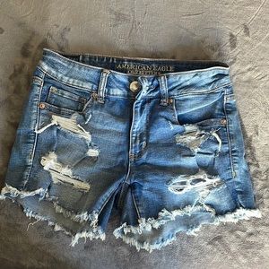 🔥 American Eagle distressed shorts! 🔥